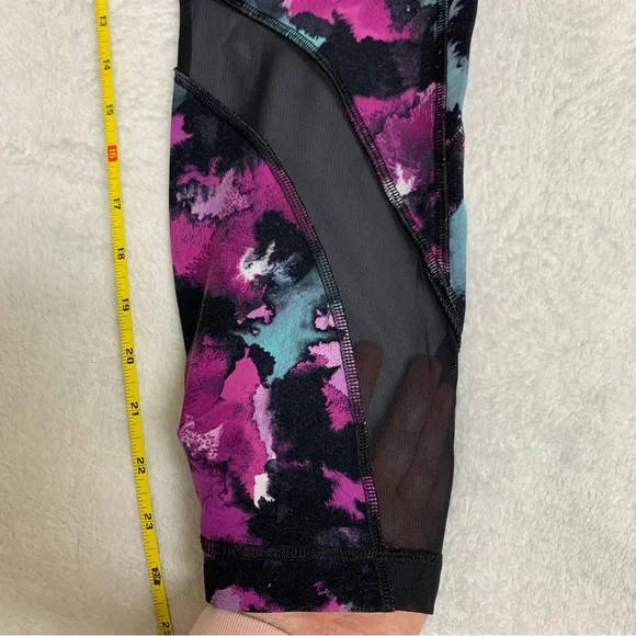 Lululemon purple floral leggings size 10 with mesh detail and zipper pockets - Picture 3 of 9
